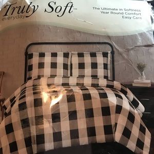NWOT Black and White Buffalo Duvet Set King/Cal King polyester Machine Wash